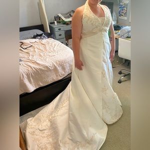 David’s Bridal New Wedding Dress! Size 18 with an added corset $200